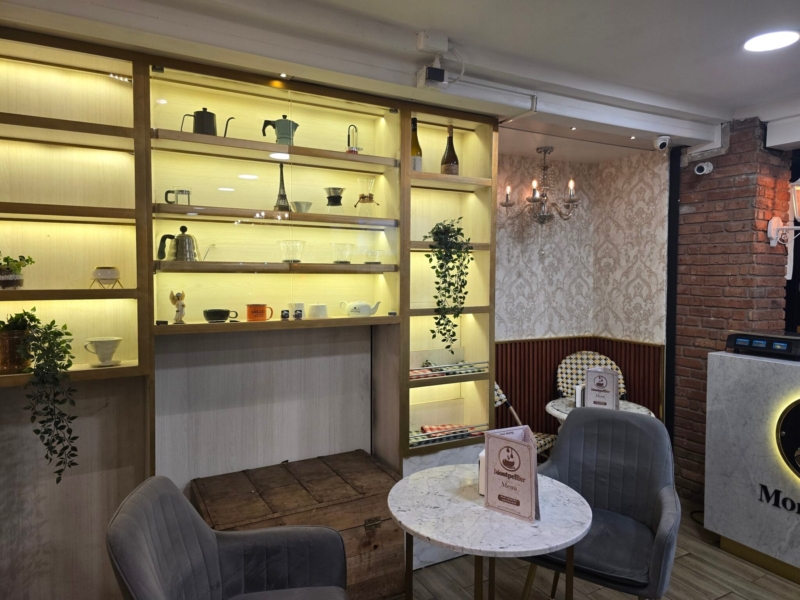 Interior de la Cafetería