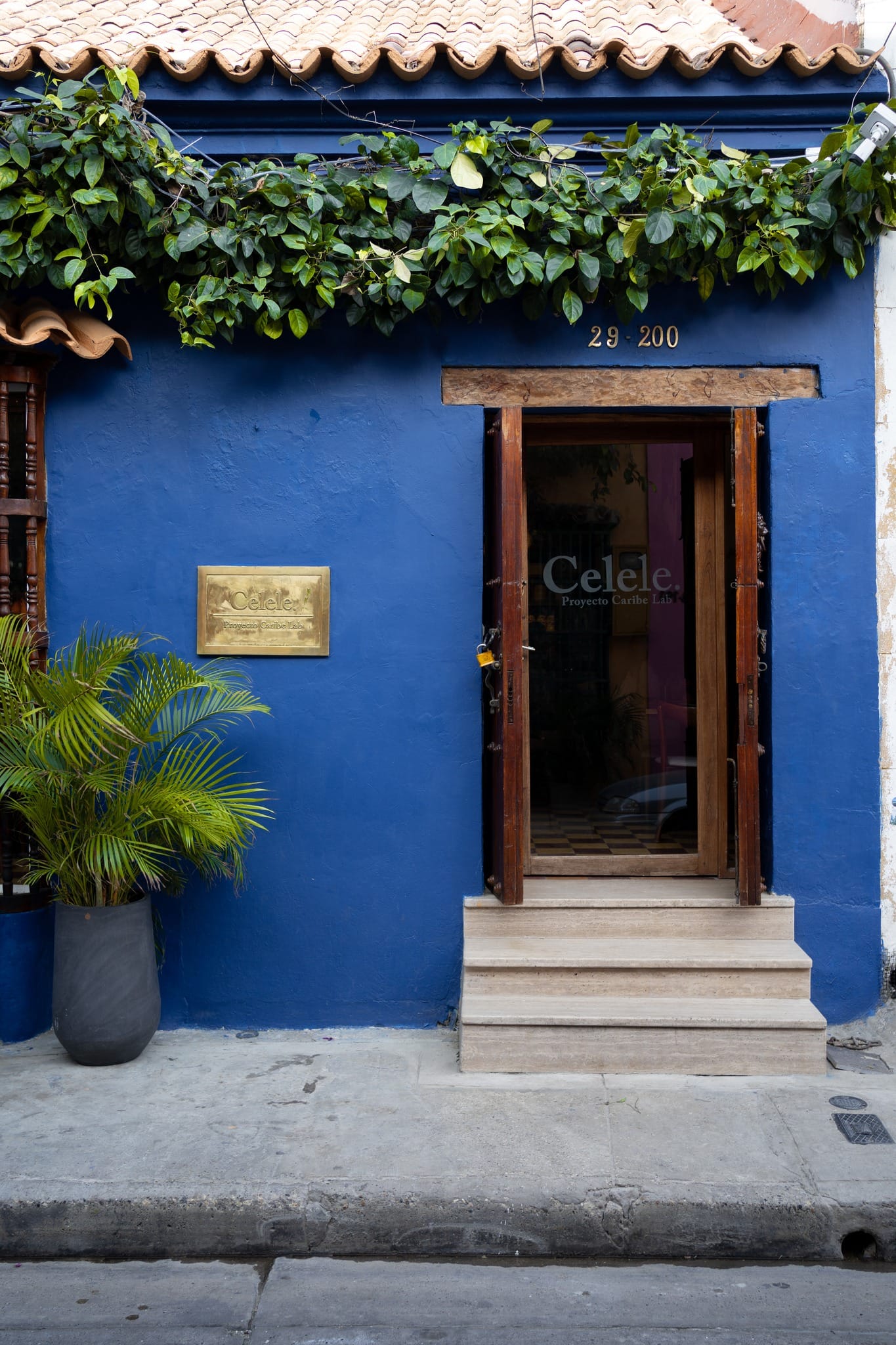 FACHADA CELELE