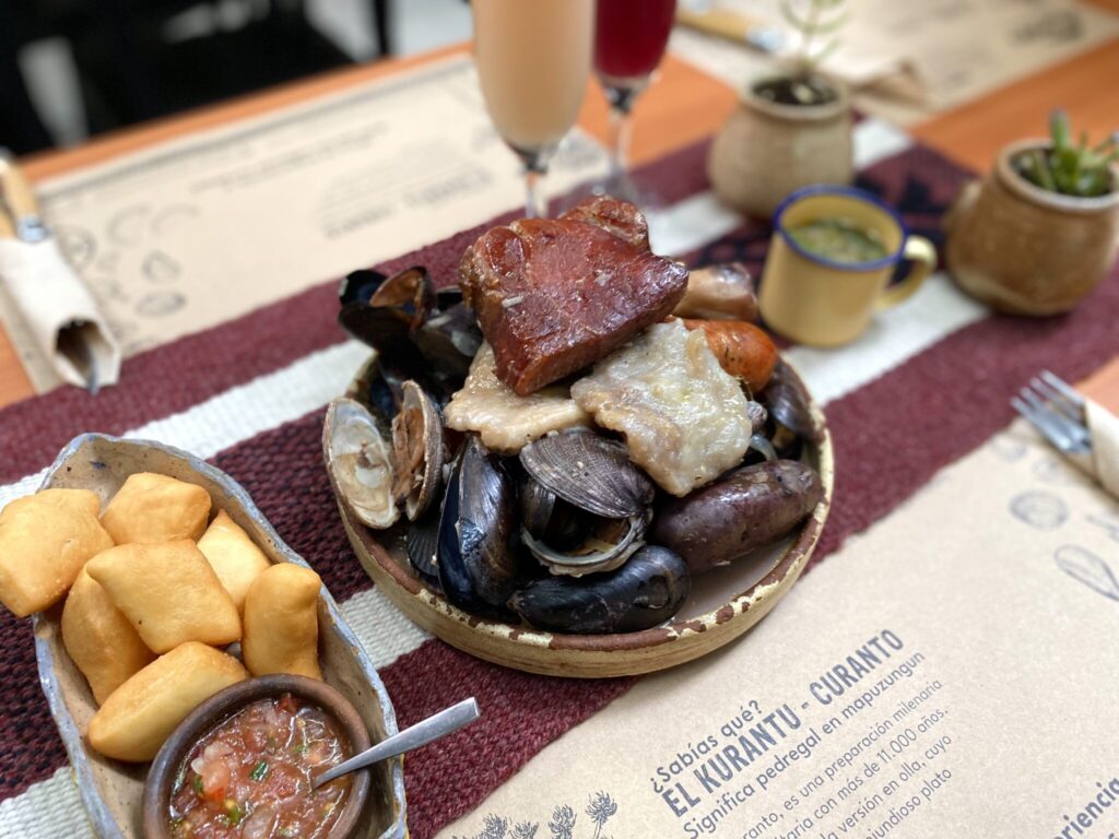 ¿Curanto en Santiago? 2 lugares para comer este tesoro en su formato de Pulmay