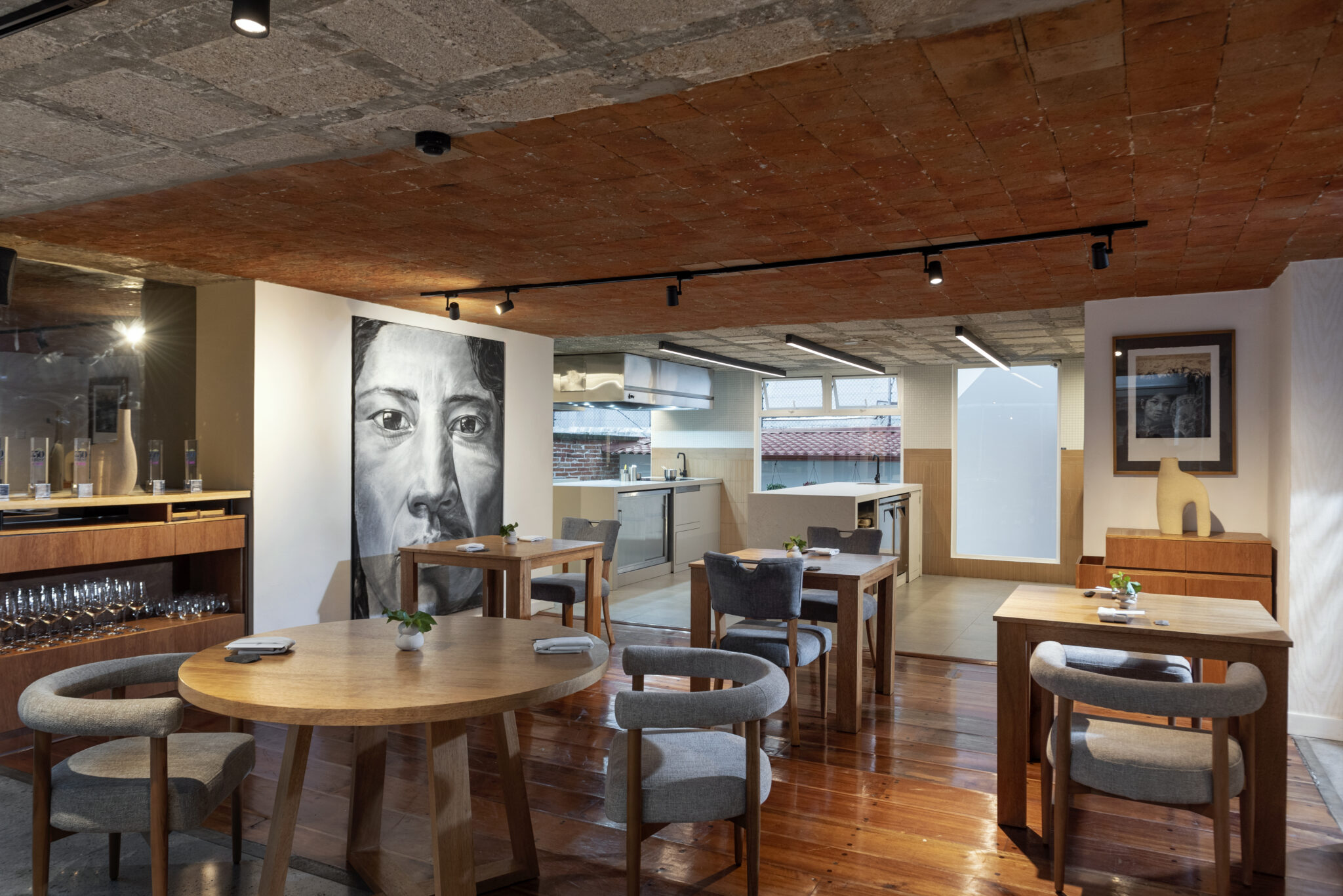 DINING ROOM NUEMA