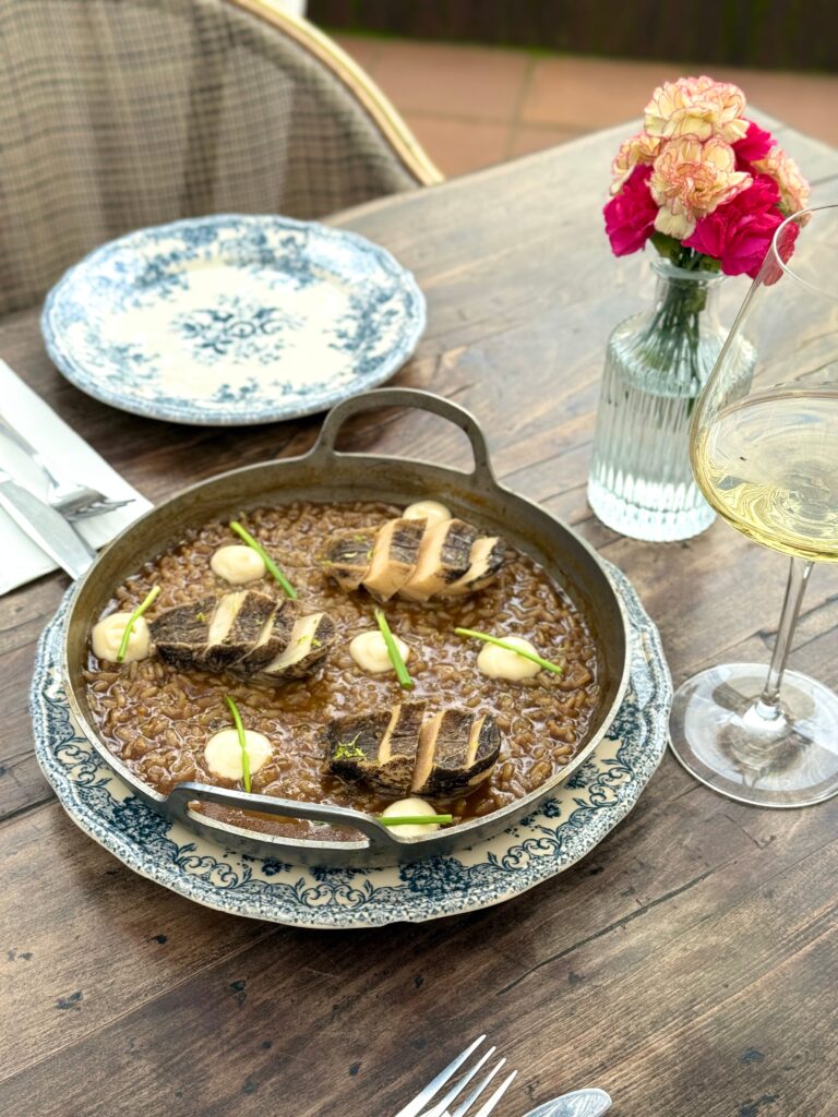 Al centro de la mesa: 6 Arroces para cucharear del campo al mar