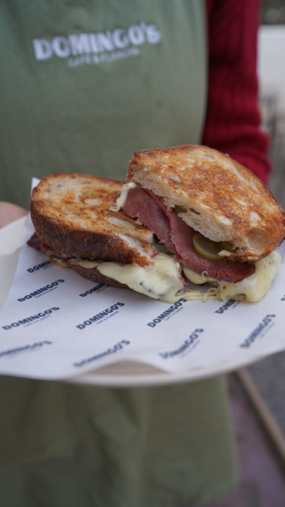 Domingo’s: Café y plancha en clave de barrio en Las Condes