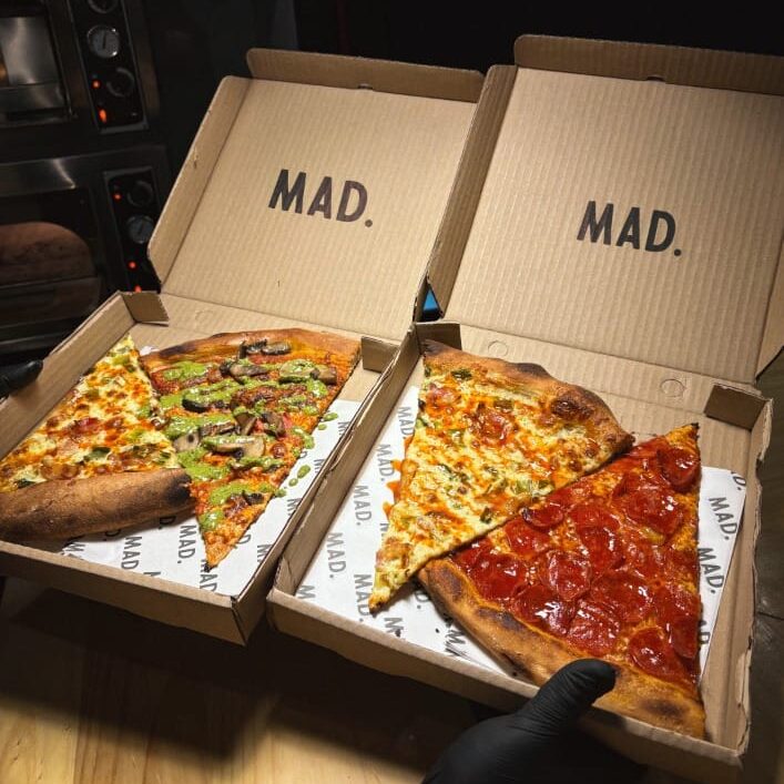 MAD: pizza estilo NY al paso y café de especialidad en Providencia