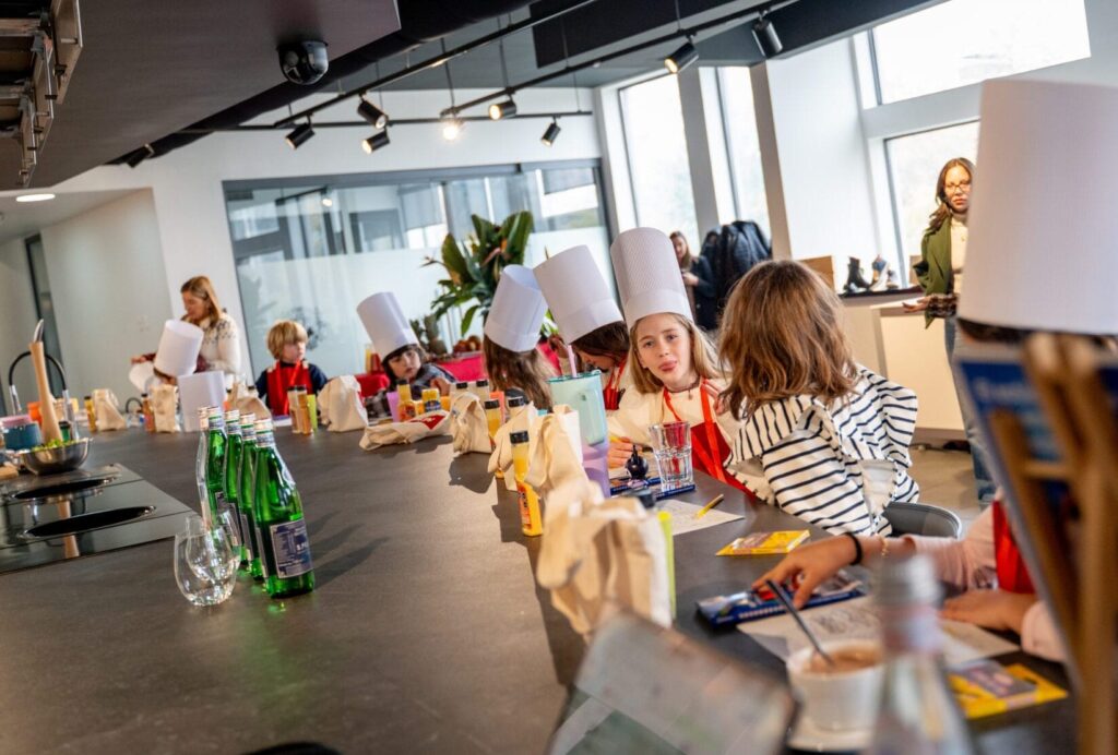 Pequeño chef: El Día del niño se celebra en una gran cocina