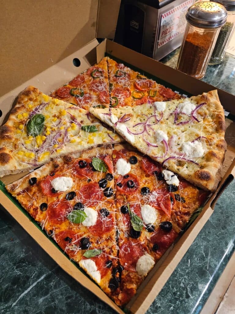 Pedro es una Pizza: rebanadas neoyorquinas al paso en Barrio Italia