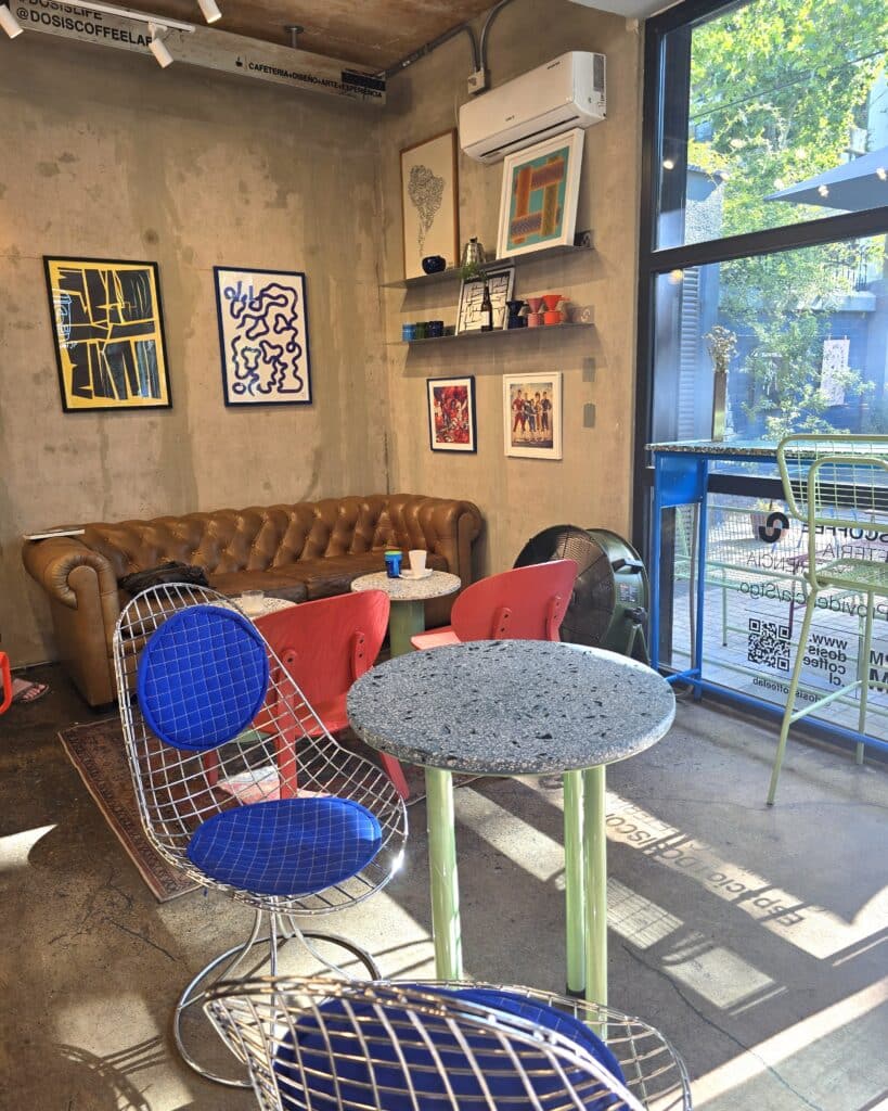 Dosis Coffee Lab: La cafetería de Condell con arte, diseño y café de especialidad