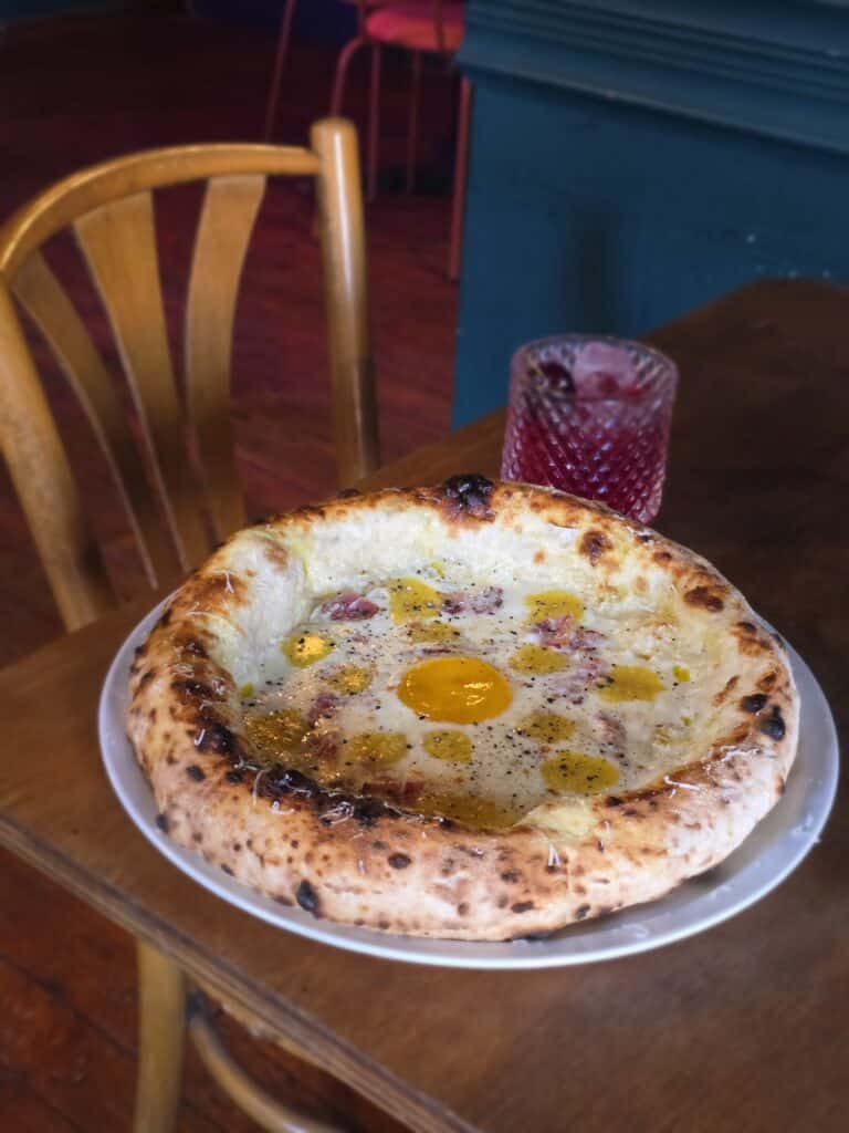 Lazzaroni: La pizzería napolitana contemporánea de Barrio Italia que rompe todos los moldes