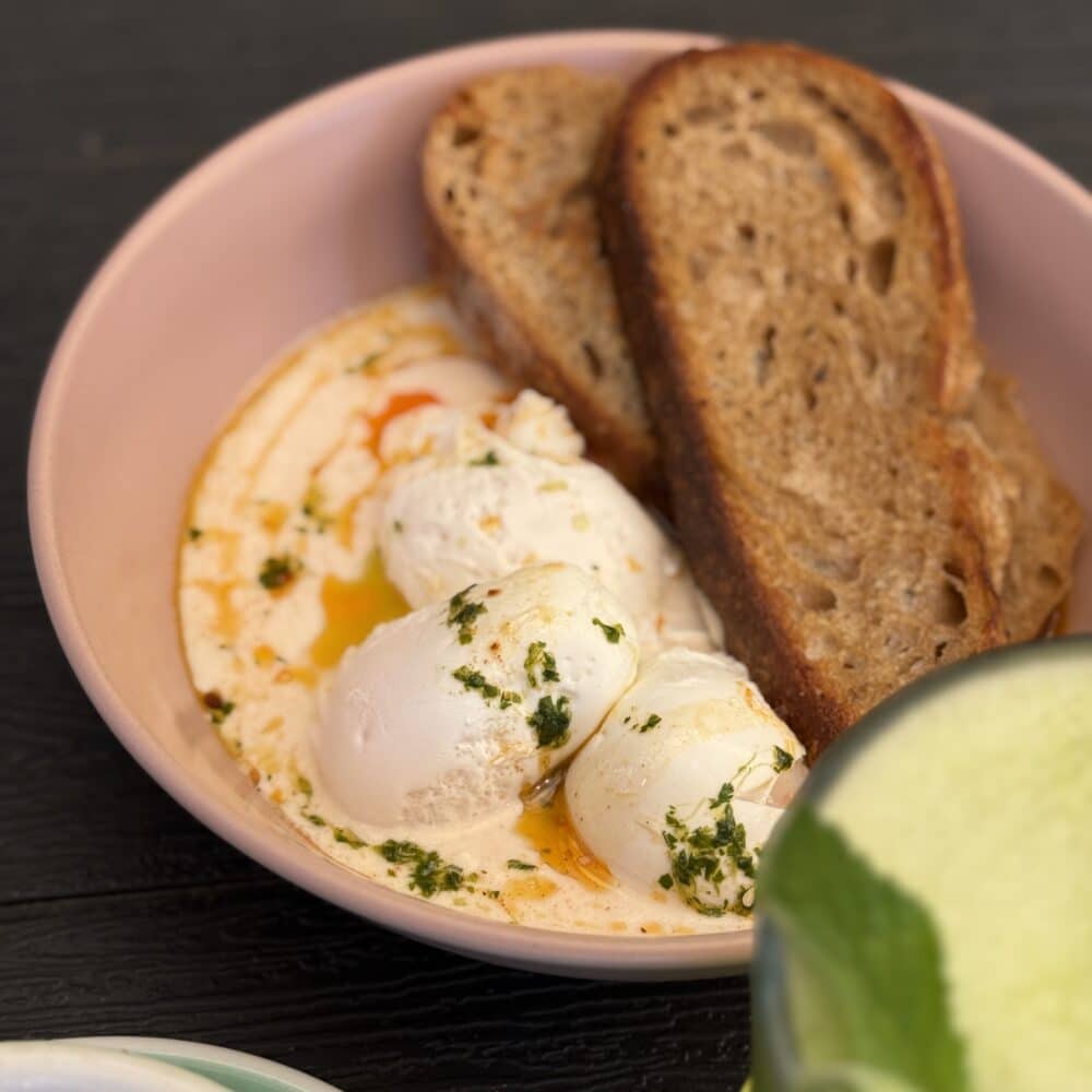 Huevos & Yogurt