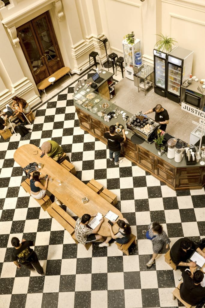 Seis cafeterías para refugiarse en Lastarria y Bellas Artes