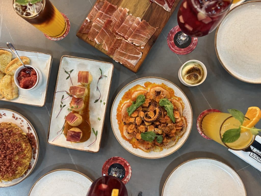¿Dónde comer en QINTO?: 5 restaurantes recomendados en el nuevo espacio gastronómico de Cenco Costanera