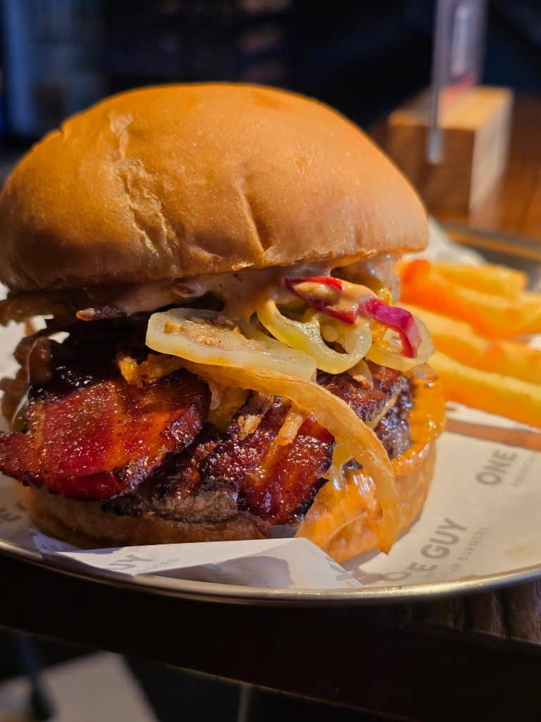 One Guy: fat smash burgers para ir en familia en Providencia