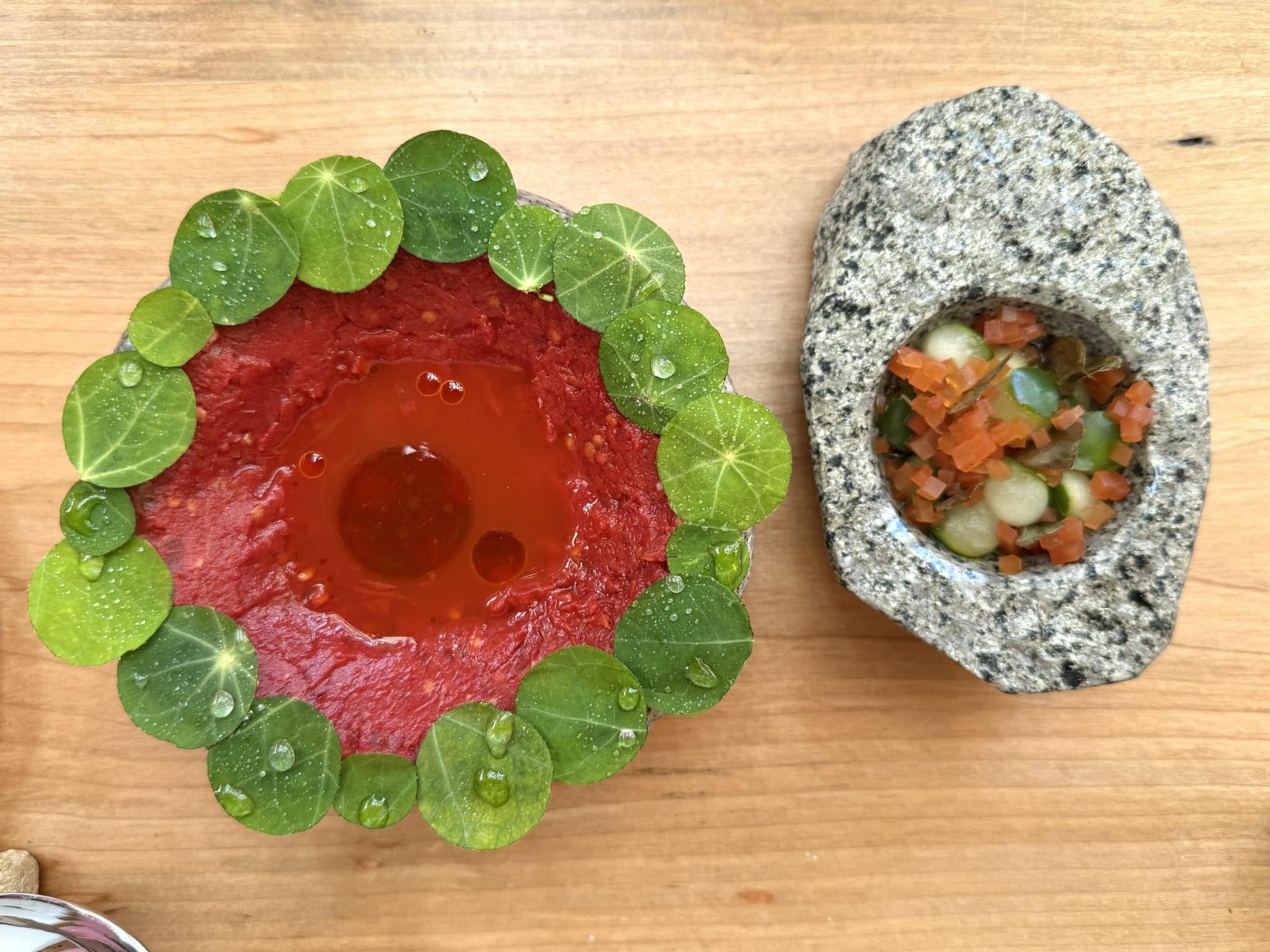 Entrada de tomate fermentado con pepino