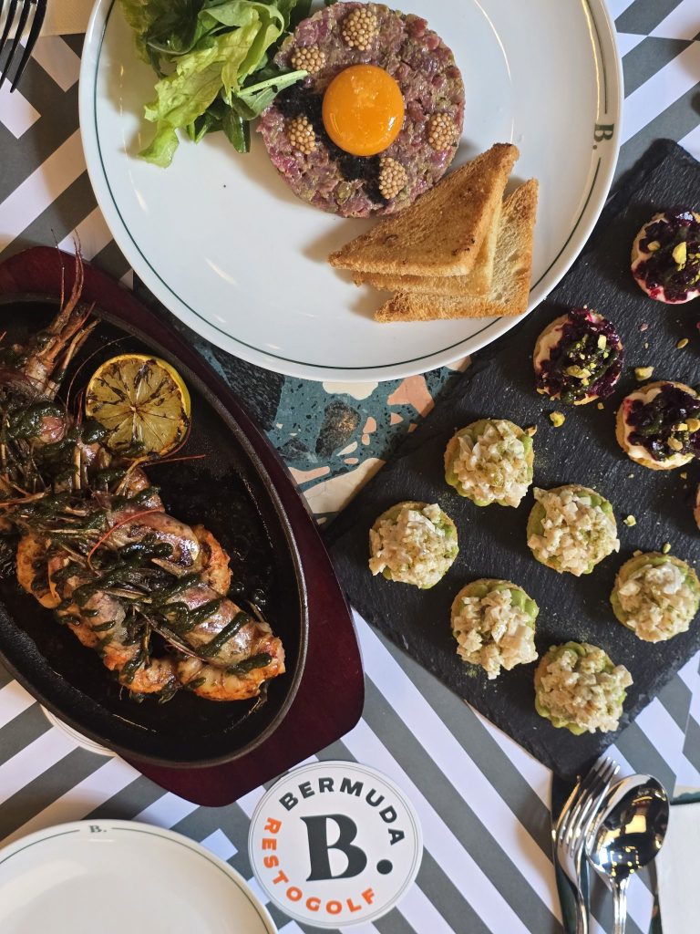 Bermuda: el nuevo restogolf de Isidora Goyenechea con simuladores de golf y cocina de autor