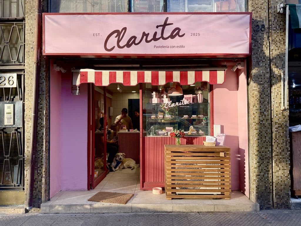 Clarita: bollería al paso y de barrio en Providencia