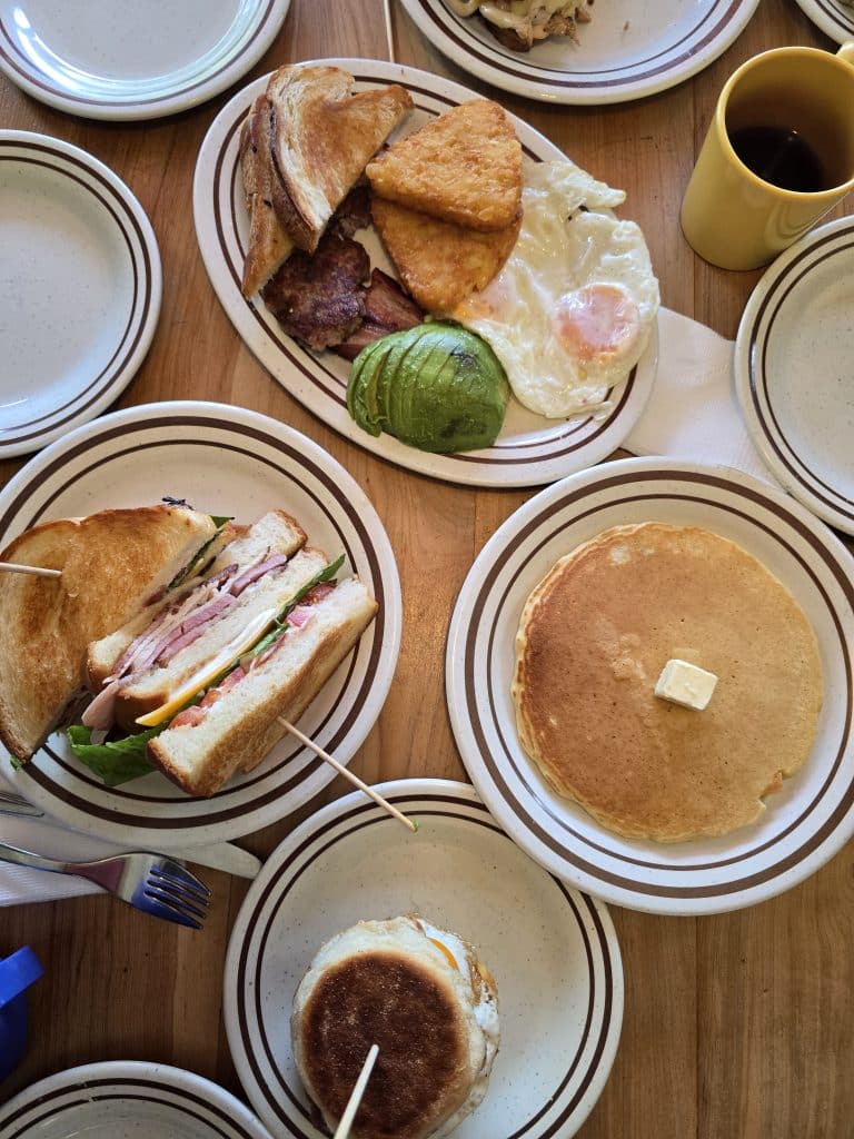 El Camino Diner: desayunos y cócteles todo el día en Providencia