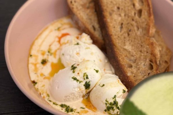 Huevos & Yogurt